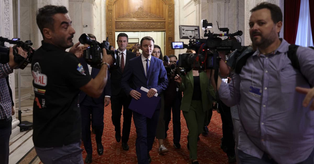 Tanczos Barna, alergat de Mureșan pe holurile Parlamentului: „Am lucrat cu mulți premieri. Sunteți cu condiția fizică cea mai bună”