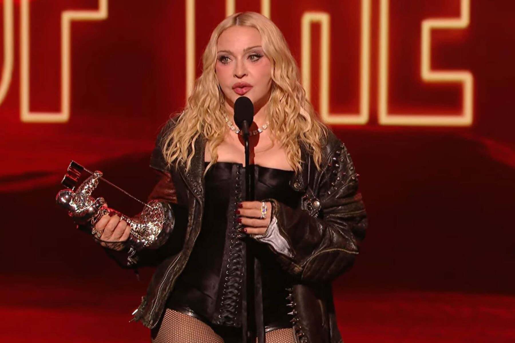 Madonna, moment de confuzie pe scena MTV VMAs 2026. Replica ce a stârnit reacții în mediul online: „E neclar” Madonna, moment de confuzie pe scena MTV VMAs 2026. Replica ce a stârnit reacții în mediul online: „E neclar”