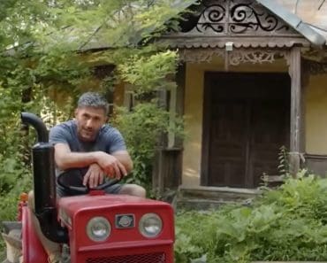 Dragoș Bucur și Dana Nălbaru s-au mutat la țară cu acordul copiilor. Cum arată acum viața lor, departe de agitația orașului: „Nu e ușor” Dragoș Bucur și Dana Nălbaru s-au mutat la țară cu acordul copiilor. Cum arată acum viața lor, departe de agitația orașului: „Nu e ușor”