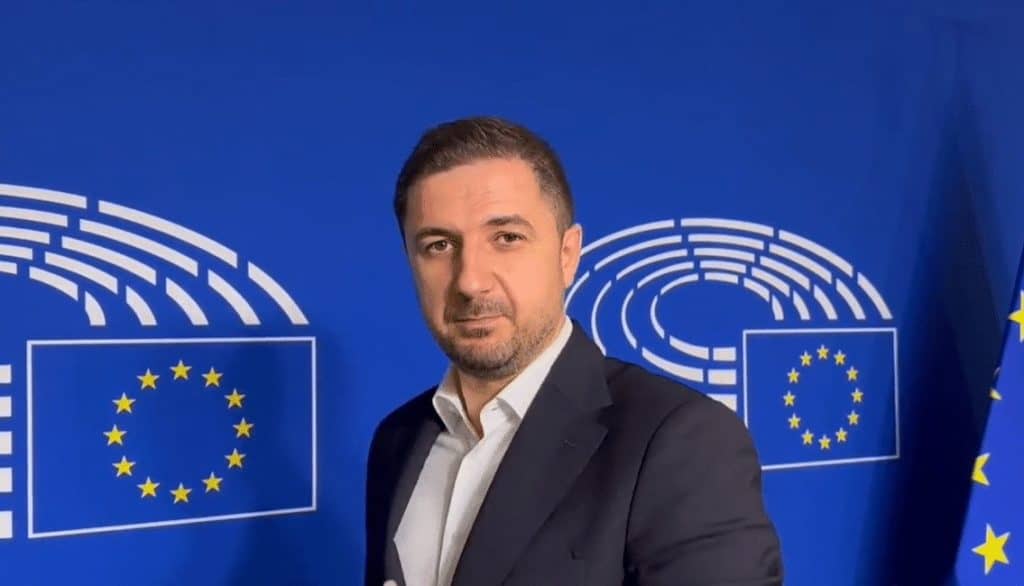 Axinia (AUR): „Au renunțat la Legea salarizării unitare”. Europarlamentarul acuză coaliția că pasează responsabilitatea