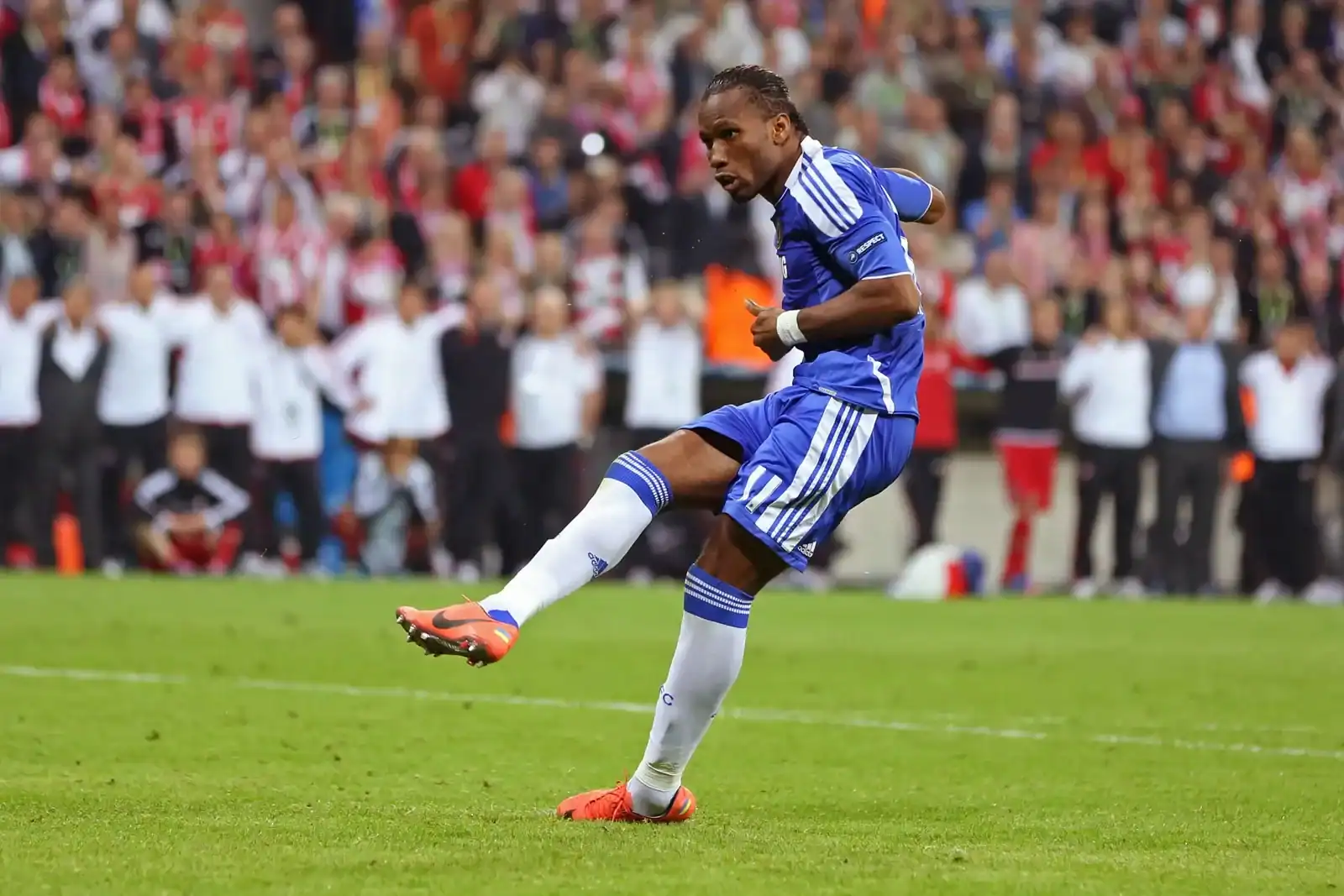 Poza cu Drogba este “altarul” său! Sousa vrea ca jucătorii să intre în liber pe modul “foarte bun”! Poza cu Drogba este “altarul” său! Sousa vrea ca jucătorii să intre în liber pe modul “foarte bun”!
