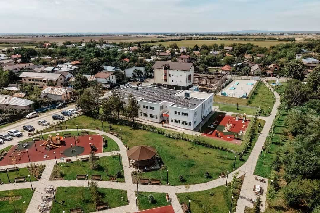 8 milioane de euro pentru copii și comunitate, la Ariceștii Rahtivani. Complexul „Trestioreanu”, model de investiție în educație și sport 8 milioane de euro pentru copii și comunitate, la Ariceștii Rahtivani. Complexul „Trestioreanu”, model de investiție în educație și sport