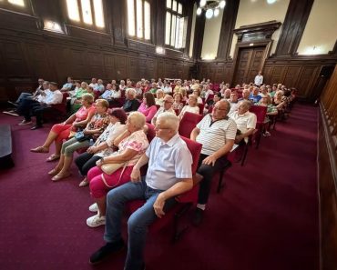 Consilierul local Vasile Robescu este noul președinte al pensionarilor PSD Ploiești. Bogdan Toader: „Trebuie să aibă un cuvânt de spus în deciziile care privesc orașul” Consilierul local Vasile Robescu este noul președinte al pensionarilor PSD Ploiești. Bogdan Toader: „Trebuie să aibă un cuvânt de spus în deciziile care privesc orașul”