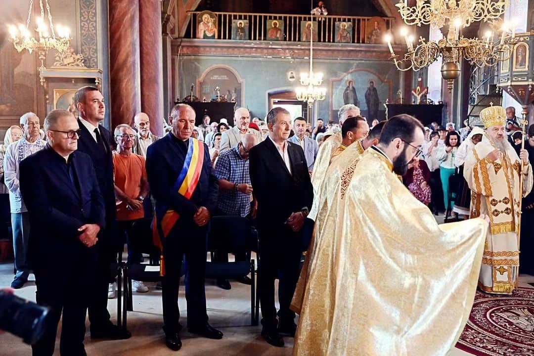 Virgil Nanu, alături de comunitatea din Cornu, la sfințirea lucrărilor de la Parohia „Sfânta Parascheva” Virgil Nanu, alături de comunitatea din Cornu, la sfințirea lucrărilor de la Parohia „Sfânta Parascheva”