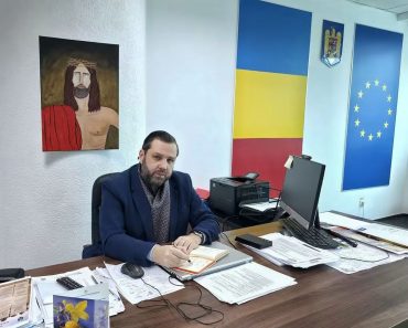 Viceprimarul AUR Alexandru Săraru, discuții cu ministrul Educației la Colegiul „Elie Radu”: clase profesionale speciale și transport pentru elevii din Plopeni Viceprimarul AUR Alexandru Săraru, discuții cu ministrul Educației la Colegiul „Elie Radu”: clase profesionale speciale și transport pentru elevii din Plopeni