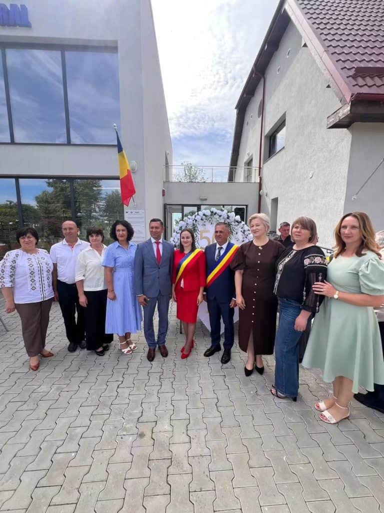 Primăria Băicoi a premiat elevii olimpici și 77 de cupluri care au împlinit 50 de ani de căsătorie