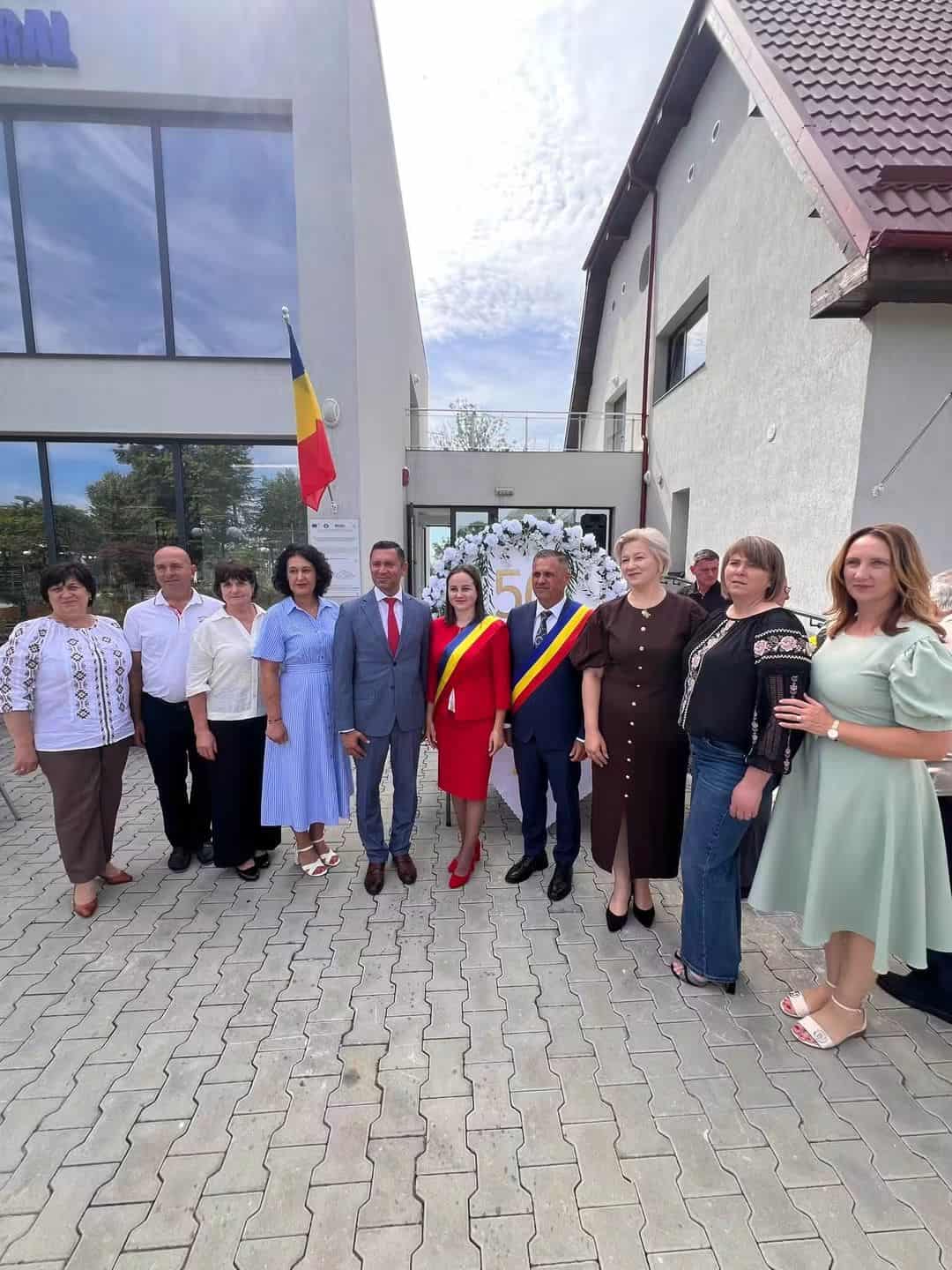 Primăria Băicoi a premiat elevii olimpici și 77 de cupluri care au împlinit 50 de ani de căsătorie