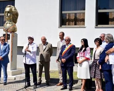 SMV Ploiești se apropie de bilanțul a 36 de ani de activitate: 296 de monumente dedicate marilor români, în 24 de țări SMV Ploiești se apropie de bilanțul a 36 de ani de activitate: 296 de monumente dedicate marilor români, în 24 de țări