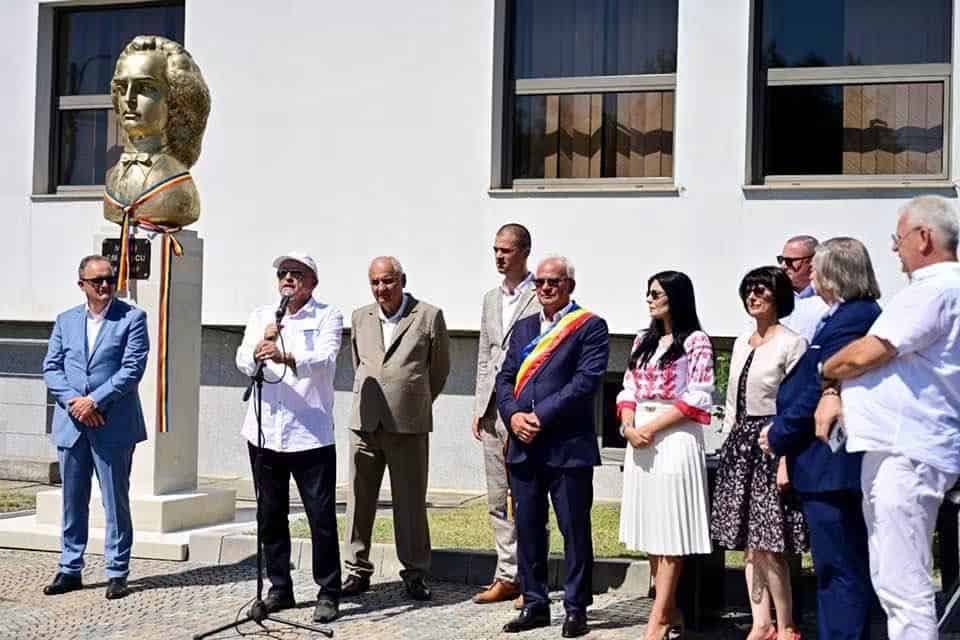 SMV Ploiești se apropie de bilanțul a 36 de ani de activitate: 296 de monumente dedicate marilor români, în 24 de țări