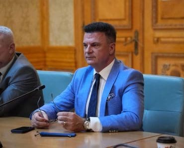 Președintele PNL Prahova, Mircea Roșca, a votat legea care permite împușcarea a 859 de urși pentru prevenție, în 2026 Președintele PNL Prahova, Mircea Roșca, a votat legea care permite împușcarea a 859 de urși pentru prevenție, în 2026