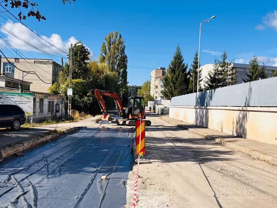 Lucrările de pe strada Orizontului din Câmpina continuă. A început betonarea carosabilului