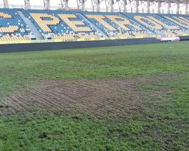 Gazonul de la „Ilie Oană”, peticit cu aproape 200.000 de lei. Înlocuirea completă, amânată pentru 2027 Gazonul de la „Ilie Oană”, peticit cu aproape 200.000 de lei. Înlocuirea completă, amânată pentru 2027