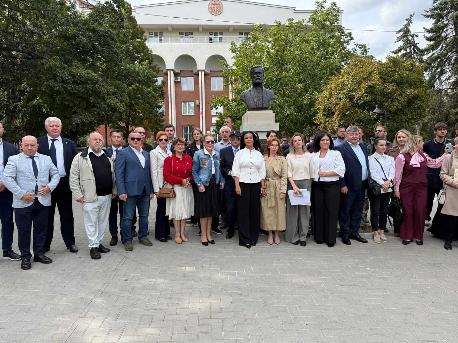 Sub semnul lui Constantin Stere – ziua a doua. Monument dedicat patriotului basarabean Emanuil Gavrilița, inaugurat la Chișinău