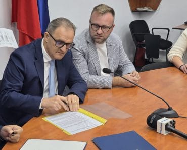 Consiliul Județean Prahova înființează trei servicii de îngrijire la domiciliu pentru vârstnici. 30 de posturi noi la DGASPC