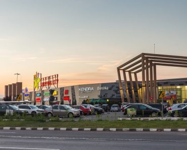 Ploiești Shopping City introduce parcare cu plată din 21 septembrie. Primele două ore sunt gratuite, apoi tarifele ajung la 10 lei pe oră Ploiești Shopping City introduce parcare cu plată din 21 septembrie. Primele două ore sunt gratuite, apoi tarifele ajung la 10 lei pe oră