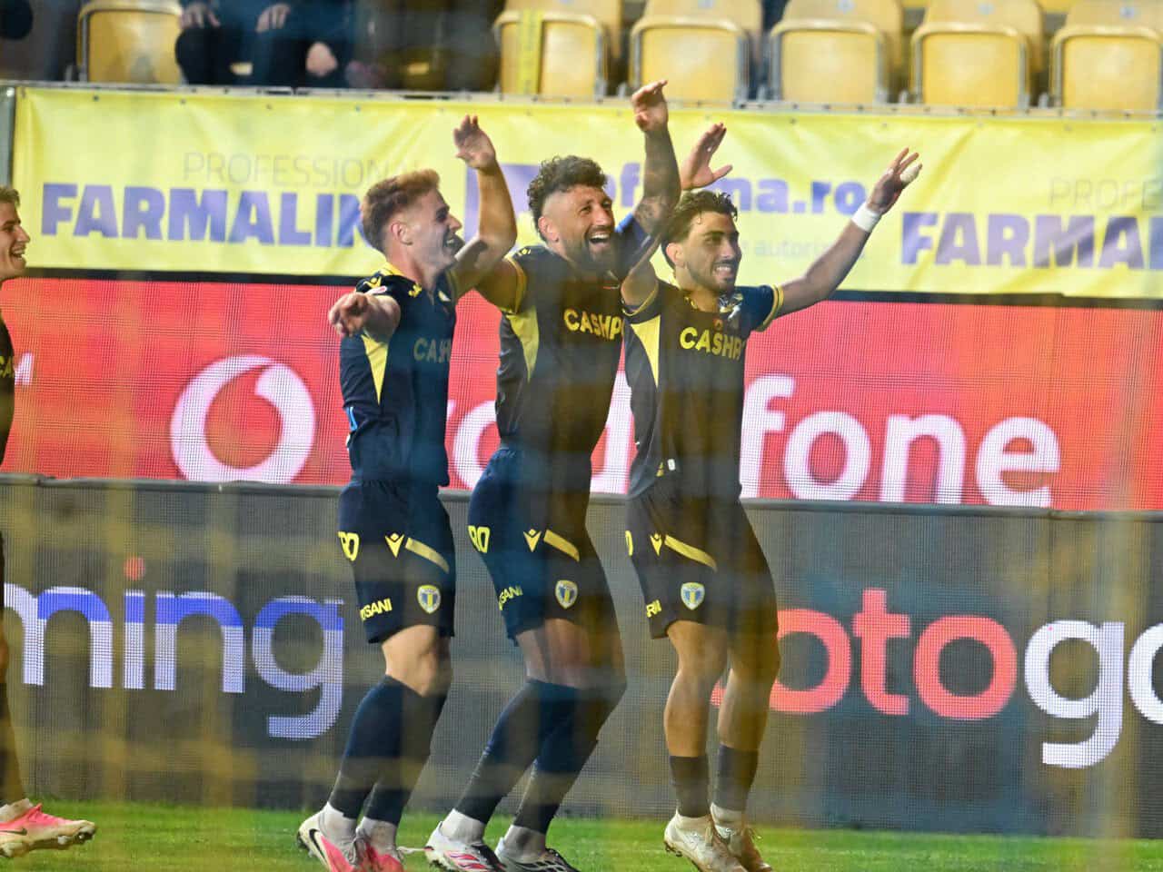 Dansând ca Hagi! Fotbaliștii Petrolului au mișcări retro după ce marchează! Dansând ca Hagi! Fotbaliștii Petrolului au mișcări retro după ce marchează!