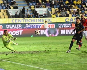 Căpitanul “le-a bătut obrazul” celor care răspund de gazon! Vezi ce a răspuns administrația stadionului