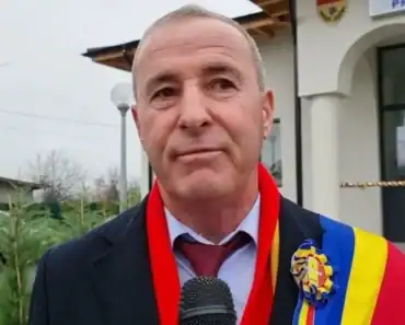 Disperarea lui „Tudorică”/ Consilierul local Cristian Duma, exclus după ce a devenit incomod pentru primarul din Păulești, Sandu Tudor (PNL) Disperarea lui „Tudorică”/ Consilierul local Cristian Duma, exclus după ce a devenit incomod pentru primarul din Păulești, Sandu Tudor (PNL)
