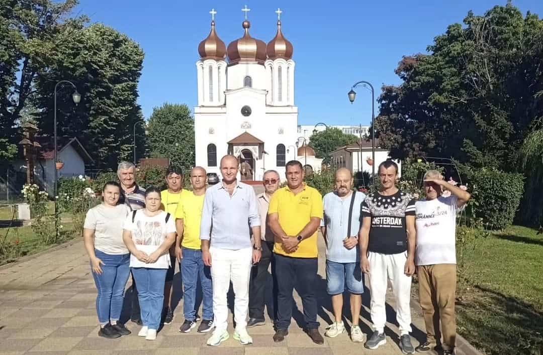 AUR își consolidează organizațiile în Prahova. Andrei Gușă: „Nu construim AUR din birouri. Îl construim în mijlocul oamenilor” AUR își consolidează organizațiile în Prahova. Andrei Gușă: „Nu construim AUR din birouri. Îl construim în mijlocul oamenilor”