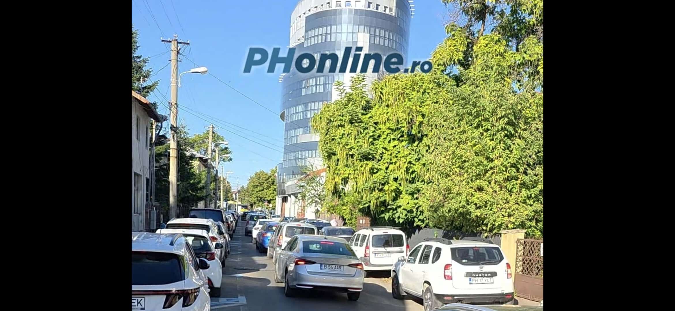 Prima zi de școală a blocat traficul în Ploiești. Se circulă bară la bară în zonele unităților de învățământ Prima zi de școală a blocat traficul în Ploiești. Se circulă bară la bară în zonele unităților de învățământ