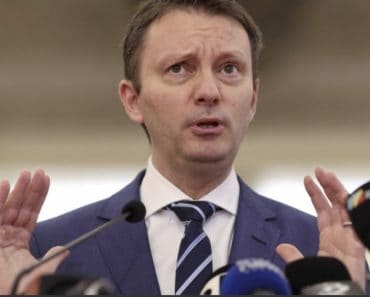 Siegfried Mureșan își contrazice propriul program de guvernare: „Nu va curge lapte și miere în următorii doi ani, trebuie să le spunem oamenilor adevărul” Siegfried Mureșan își contrazice propriul program de guvernare: „Nu va curge lapte și miere în următorii doi ani, trebuie să le spunem oamenilor adevărul”