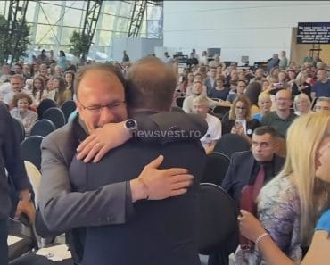 Dominic Fritz a organizat o reuniune „de adio”, cu liderii USR. Primarul Ploieștiului, Mihai Polițeanu, l-a îmbrățișat pe fostul edil trimis acasă de instanță pentru conflict de interese