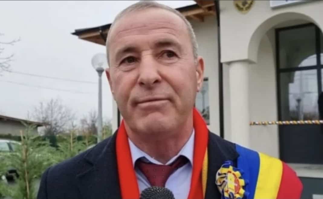Se destramă „imperiul”! Primarul Sandu Tudor a rămas în Consiliul Local doar cu cele șase „mămăligi”! Opoziția boicotează ședința, iar primarul este târât în instanță Se destramă „imperiul”! Primarul Sandu Tudor a rămas în Consiliul Local doar cu cele șase „mămăligi”! Opoziția boicotează ședința, iar primarul este târât în instanță