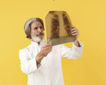 Tuse și respirație îngreunată la fumători: primele semne de BPOC (bronhopneumopatie obstructivă cronică)