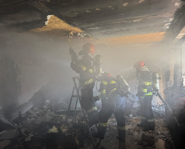 FOTO: Incendiu violent la Filipeștii de Târg. O persoană a suferit arsuri la față FOTO: Incendiu violent la Filipeștii de Târg. O persoană a suferit arsuri la față