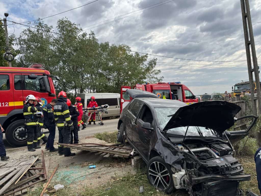 FOTO: Un șofer a făcut mașina praf în Filipeștii de Târg. Cum s-a produs accidentul