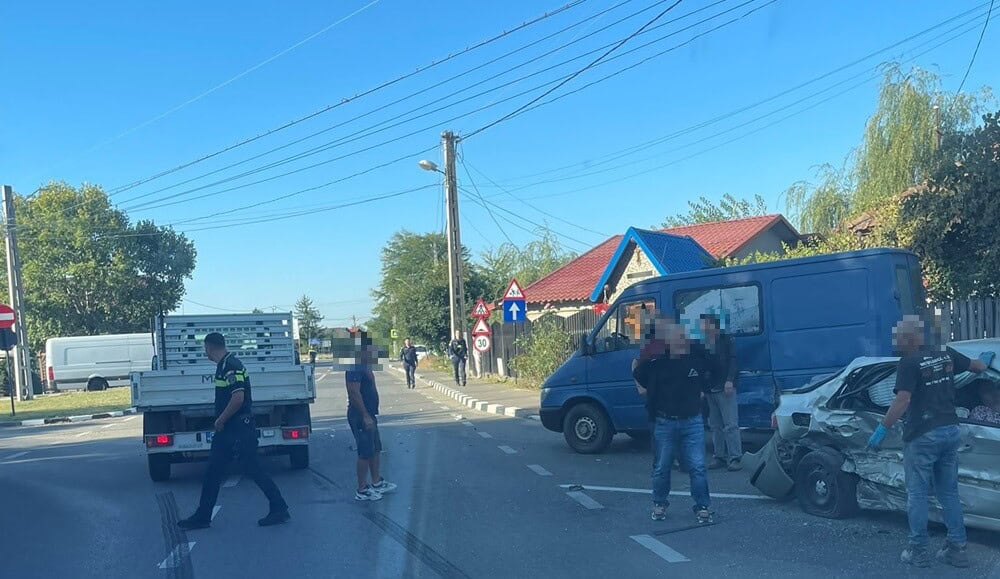 Accident la Călinești. O femeie a ajuns la spital