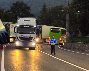 Accident pe DN 1, la Sinaia. Trafic restricționat Accident pe DN 1, la Sinaia. Trafic restricționat