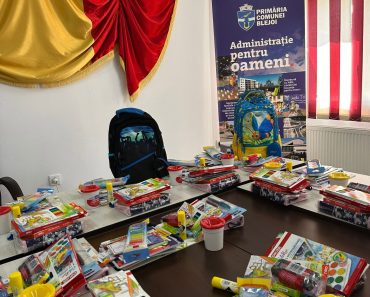 Primăria Blejoi: Ghiozdane echipate pentru copiii care încep clasa I în Blejoi Primăria Blejoi: Ghiozdane echipate pentru copiii care încep clasa I în Blejoi