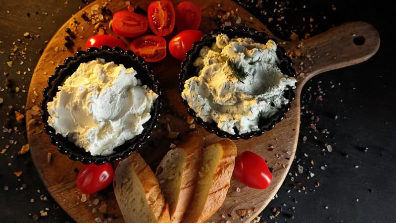 Cremă de brânză din iaurt grecesc – Rețeta simplă și delicioasă Cremă de brânză din iaurt grecesc – Rețeta simplă și delicioasă