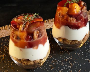 Desert cu iaurt grecesc și biscuiți – Rețeta rapidă și delicioasă