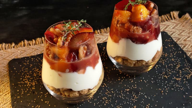 Desert cu iaurt grecesc și biscuiți – Rețeta rapidă și delicioasă