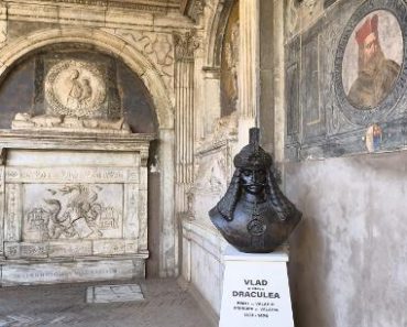 Mormântul lui Vlad Țepeș se află la Napoli. Epigraful vechi de peste 500 de ani din Biserica Santa Maria La Nova dezvăluie data morții domnitorului Mormântul lui Vlad Țepeș se află la Napoli. Epigraful vechi de peste 500 de ani din Biserica Santa Maria La Nova dezvăluie data morții domnitorului