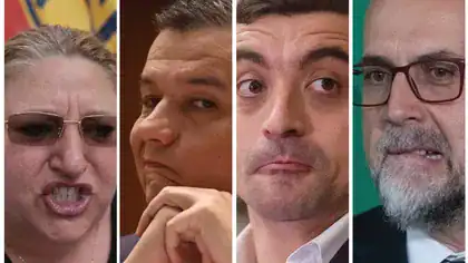 Oh, Sfântă Ipocrizie! Presa și politicienii care lăudau „poziția corectă” a UDMR au început atacurile în rafală după majoritatea nou formată PSD-AUR-UDMR! Oh, Sfântă Ipocrizie! Presa și politicienii care lăudau „poziția corectă” a UDMR au început atacurile în rafală după majoritatea nou formată PSD-AUR-UDMR!