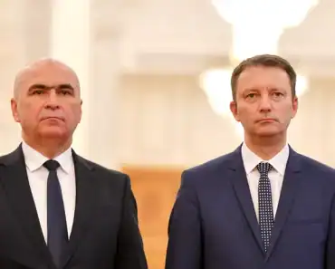 Siegfried Mureșan își contrazice propriul program de guvernare după ce a promis creșteri pe linie dacă ajunge premier: „Nu va curge lapte și miere, trebuie să le spunem oamenilor adevărul” Siegfried Mureșan își contrazice propriul program de guvernare după ce a promis creșteri pe linie dacă ajunge premier: „Nu va curge lapte și miere, trebuie să le spunem oamenilor adevărul”