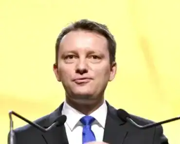 Ce avere deține Siegfried Mureșan, premierul desemnat de Nicușor Dan. Peste 1 milion de euro, investiți în titluri de stat Ce avere deține Siegfried Mureșan, premierul desemnat de Nicușor Dan. Peste 1 milion de euro, investiți în titluri de stat
