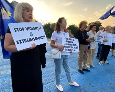 Doar 60 de persoane s-au strâns la protestul pentru democrație din Piața Victoriei Doar 60 de persoane s-au strâns la protestul pentru democrație din Piața Victoriei
