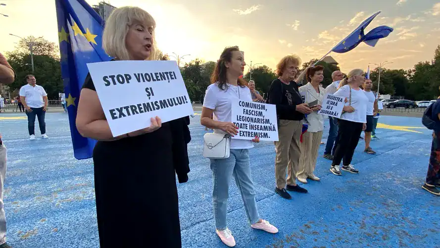 Doar 60 de persoane s-au strâns la protestul pentru democrație din Piața Victoriei Doar 60 de persoane s-au strâns la protestul pentru democrație din Piața Victoriei