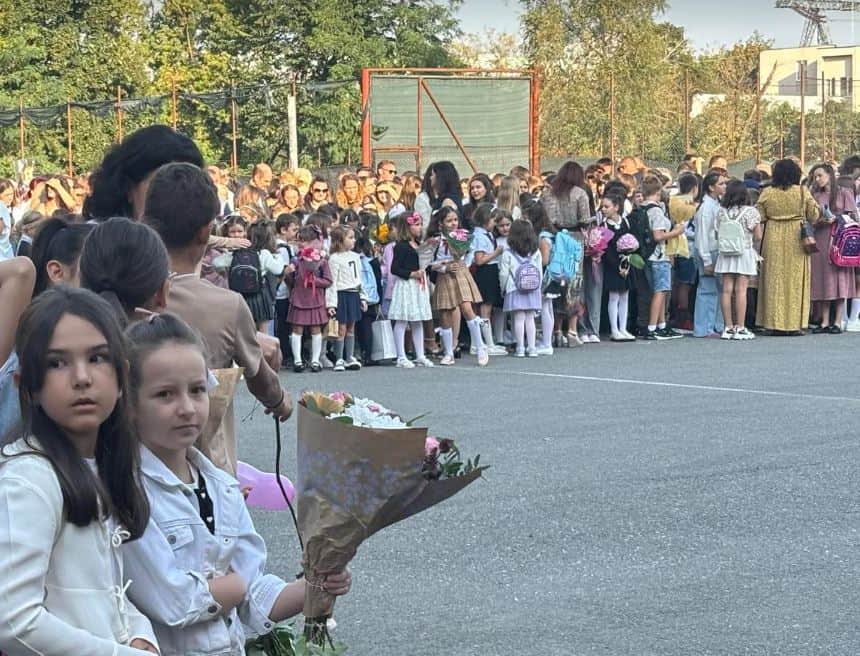 A început școala/ Vezi aici calendarul cursurilor și vacanțelor din 2026-2027 A început școala/ Vezi aici calendarul cursurilor și vacanțelor din 2026-2027