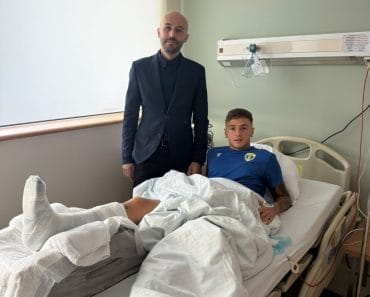 A ieșit din operație la timp să vadă meciul! Colegii i-au dedicat victoria A ieșit din operație la timp să vadă meciul! Colegii i-au dedicat victoria