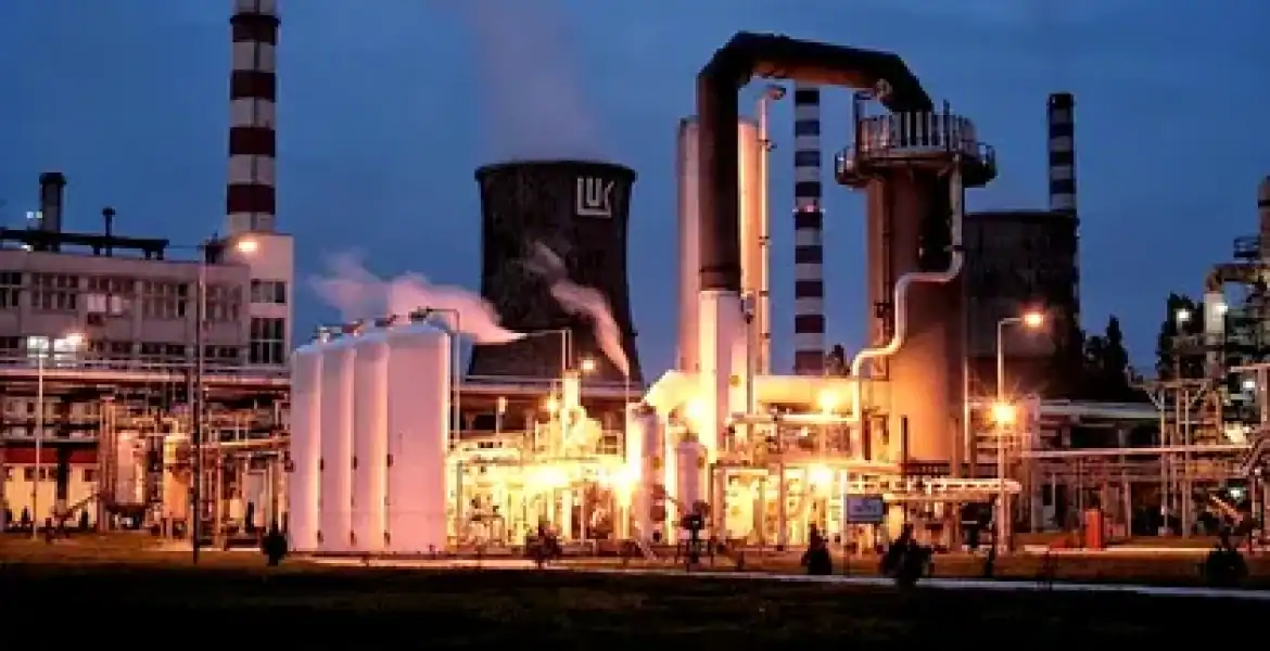 Care este planul de reorganizare a rafinăriei Petrotel – Lukoil după intrarea în insolvență. Declarațiile exclusive ale directorului general executiv și președinte al directoratului
