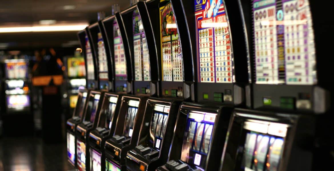 Adio păcănele într-o comună din Prahova. Primăria vrea să interzică slot-machine-urile și pune restricții caselor de pariuri