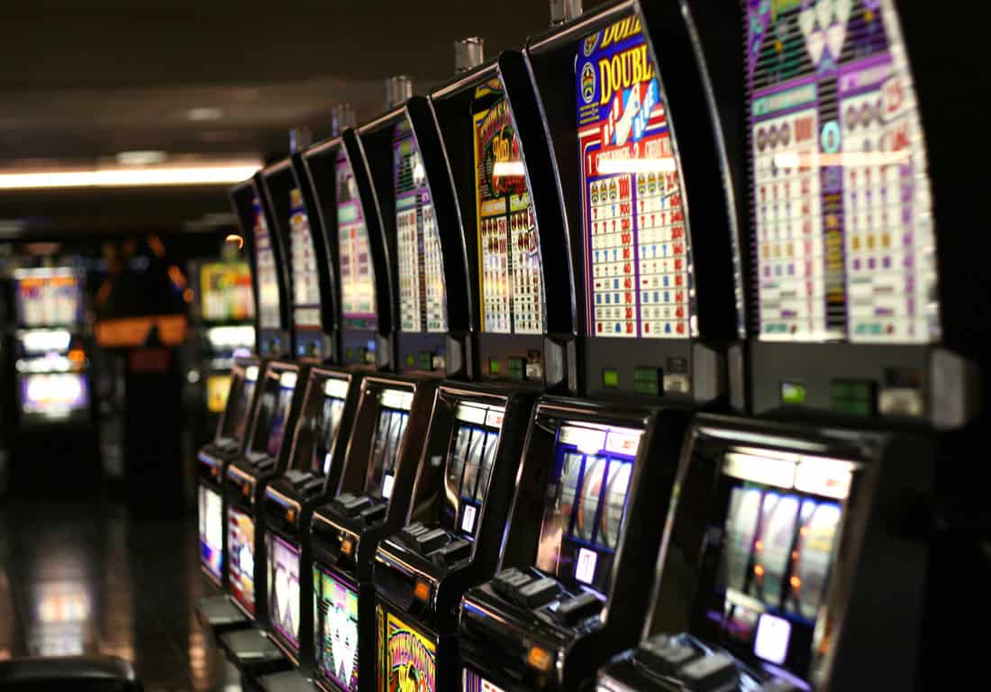 Adio păcănele într-o comună din Prahova. Primăria vrea să interzică slot-machine-urile și pune restricții caselor de pariuri