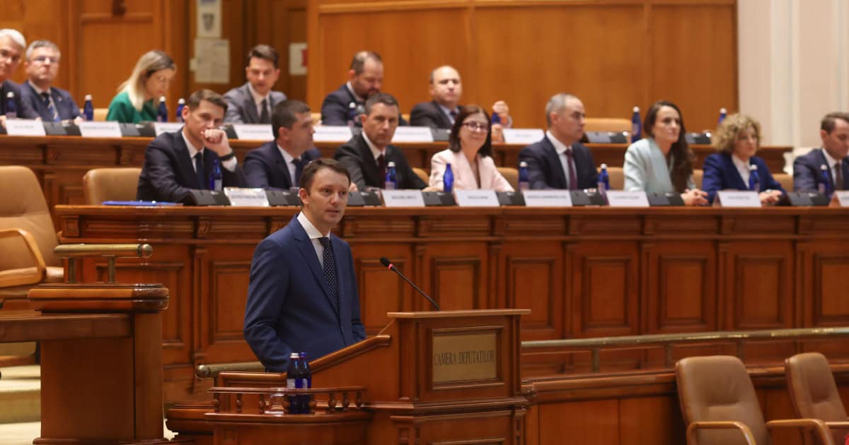 Guvernul Mureșan, susținut de PNL, USR și UDMR, a picat la vot în Parlament. Primele reacții