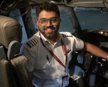 Cine este pilotul care a evitat o posibilă tragedie la bordul unui avion Flydubai. A fost atacat de copilot Cine este pilotul care a evitat o posibilă tragedie la bordul unui avion Flydubai. A fost atacat de copilot