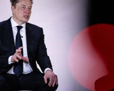 Elon Musk se întoarce la Washington, iar odată cu el vin și suspiciunile privind conflictele de interese legate de cel mai bogat om